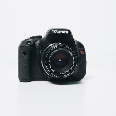 Canon EOS R50 Mirrorless Camera Kit
